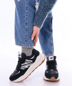 Donna DORATON Srl | New Balance - 57-40 - Sneakers Donna In Pelle Scamosciata Nero/Beige